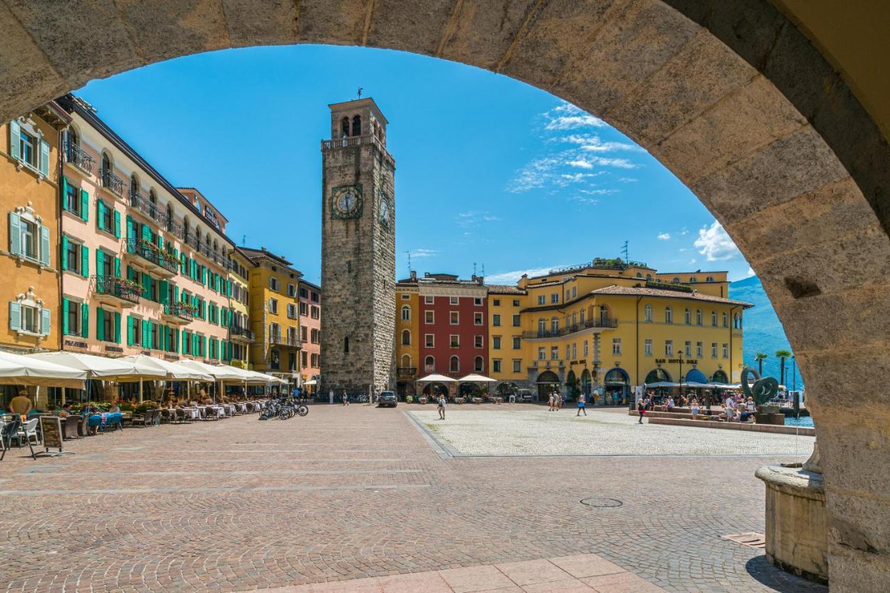 The Bon'Ora Apartment - Happy Rentals Riva del Garda Kültér fotó